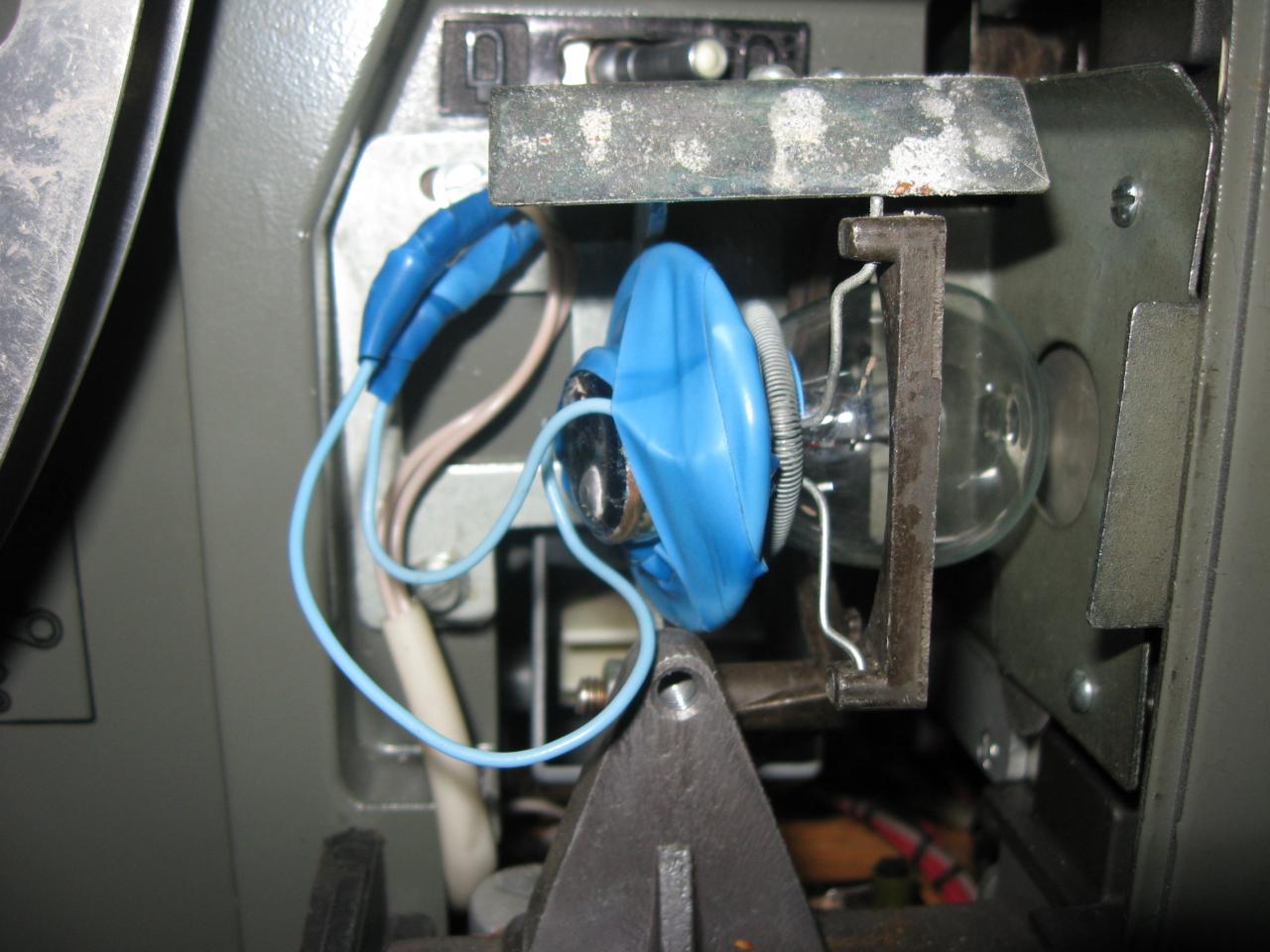 Кинопроектор "Радуга-2" с автомобильной лампой накаливания