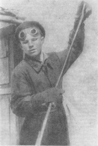 Юрий Гагарин — ученик литейщика Люберецкого завода сельскохозяйственных машин.