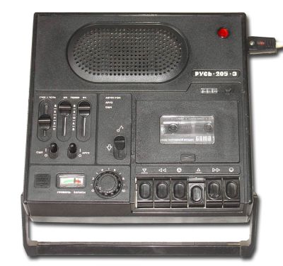 Портативный магнитофон "Русь-205"